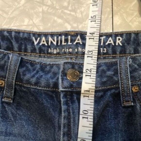 vanilla star high rise shortie size 13 med wash slit sides raw edge hem - Picture 6 of 7